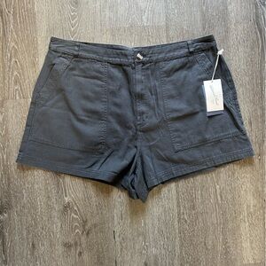 NWT Women’s 16 Universal Thread Black Cotton Shorts